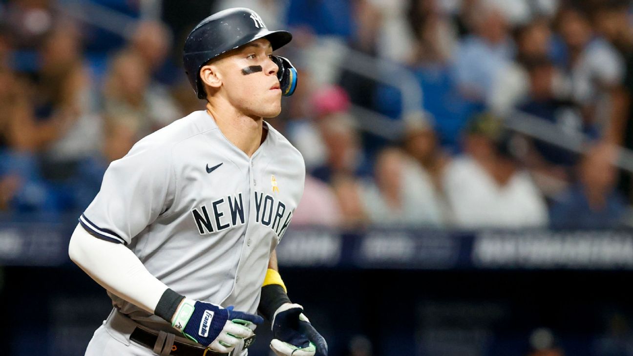 cover-8059-1781923059jpg - 實發體育 Baseball player in a gray New York Yankees uniform running on the field during a game.