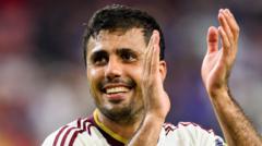 cover-9259-1786924867jpg - 實發體育 Smiling male soccer player in a white jersey clapping on the field.